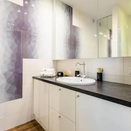 Urban Chic -one Bedroom - - Podwale Apartment